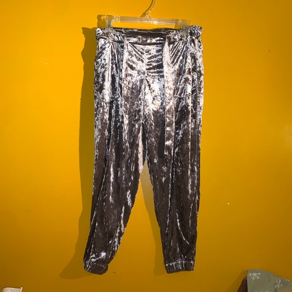 Light purple felt like material pants size medium - Picture 2 of 3